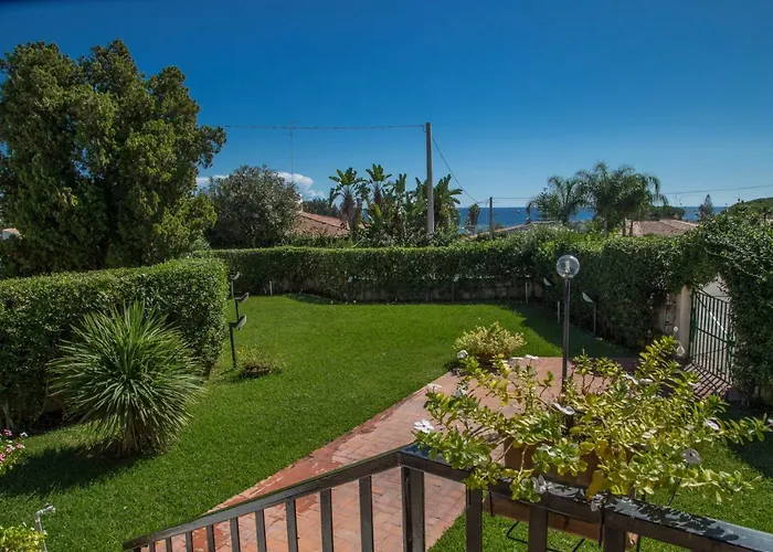 Iaia Villa Fontane Bianche