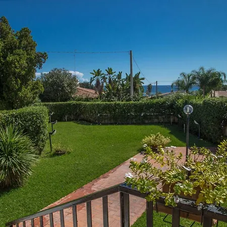 Iaia Villa Fontane Bianche