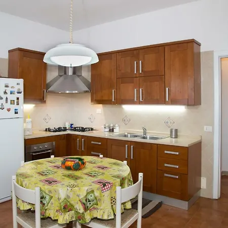 Iaia Villa Fontane Bianche